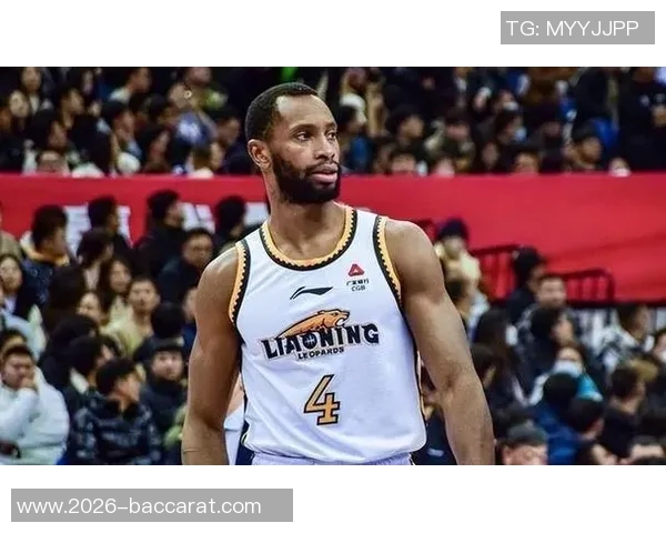 弗格正式加盟上海队新赛季与张镇麟携手再战篮球赛场